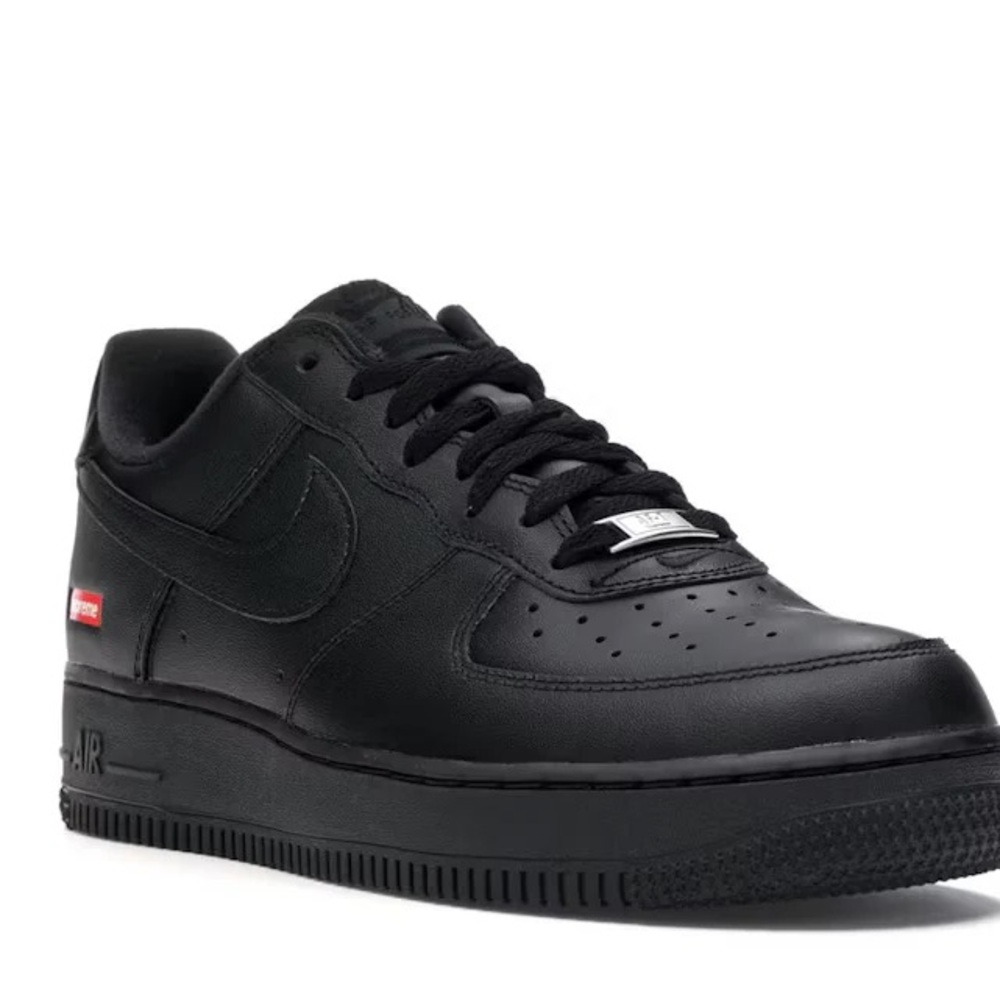 black supreme Air Force 1